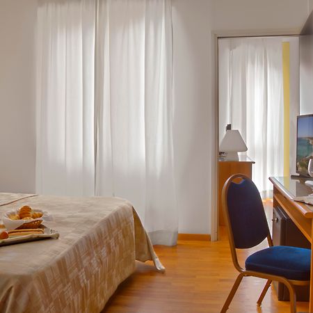 Mistral2 Hotel 오리스타노 외부 사진