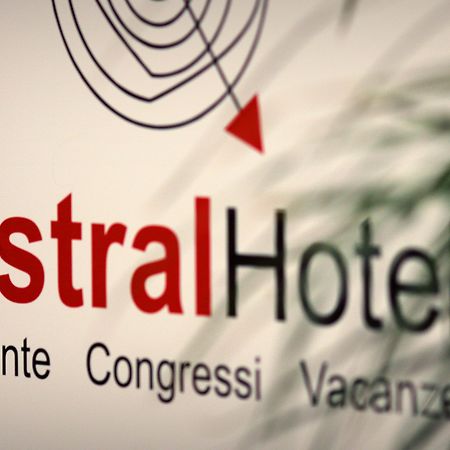Mistral2 Hotel 오리스타노 외부 사진