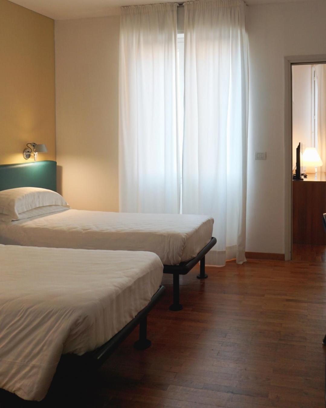 Mistral2 Hotel 오리스타노 외부 사진